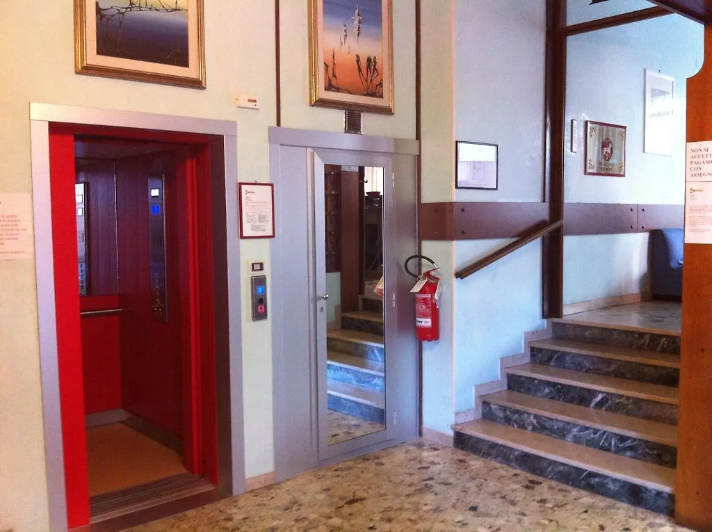 Hotel Britannia ليدو دي يسولو